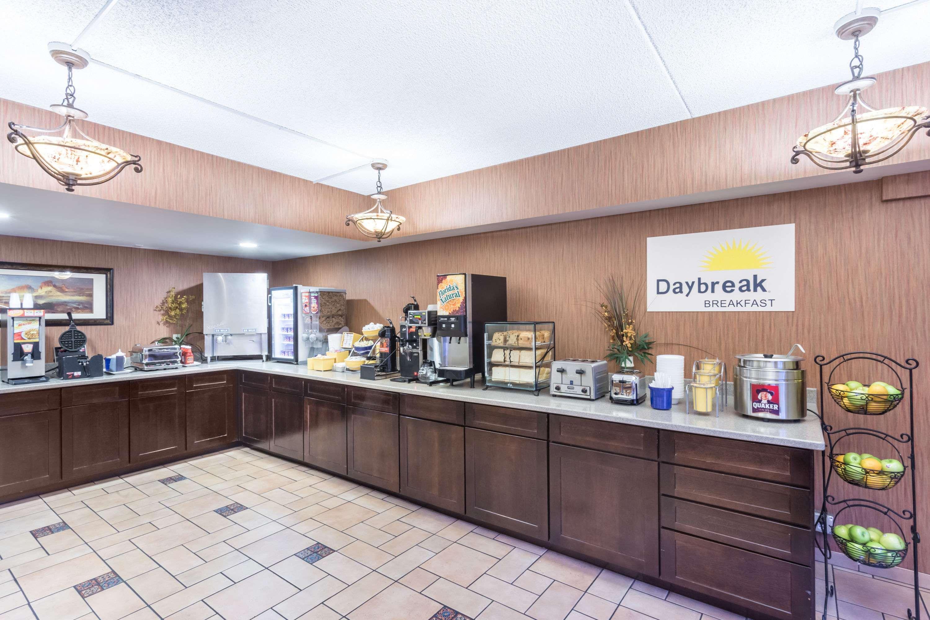 Days Inn & Suites By Wyndham Mesa Near Phoenix Екстериор снимка