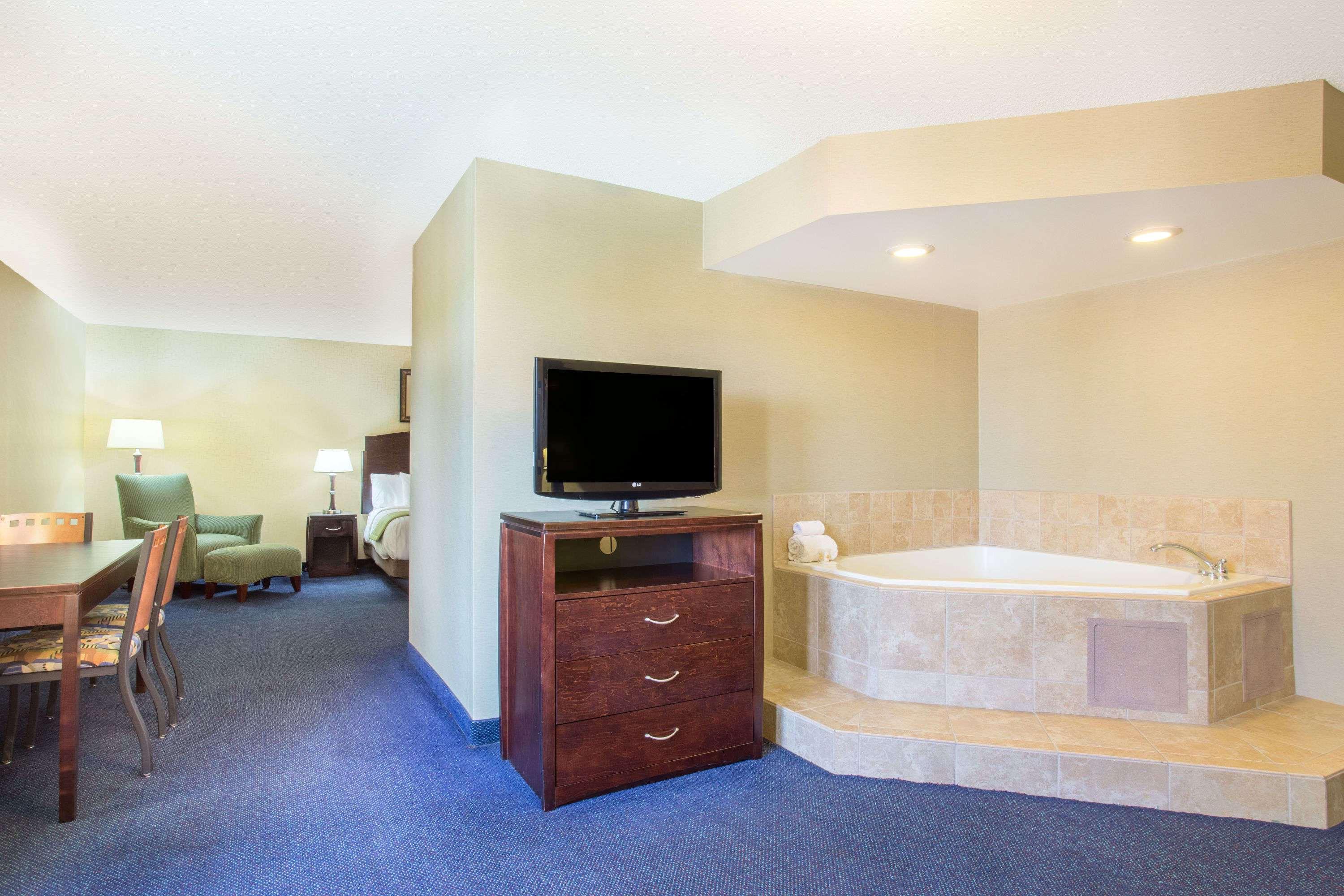 Days Inn & Suites By Wyndham Mesa Near Phoenix Екстериор снимка