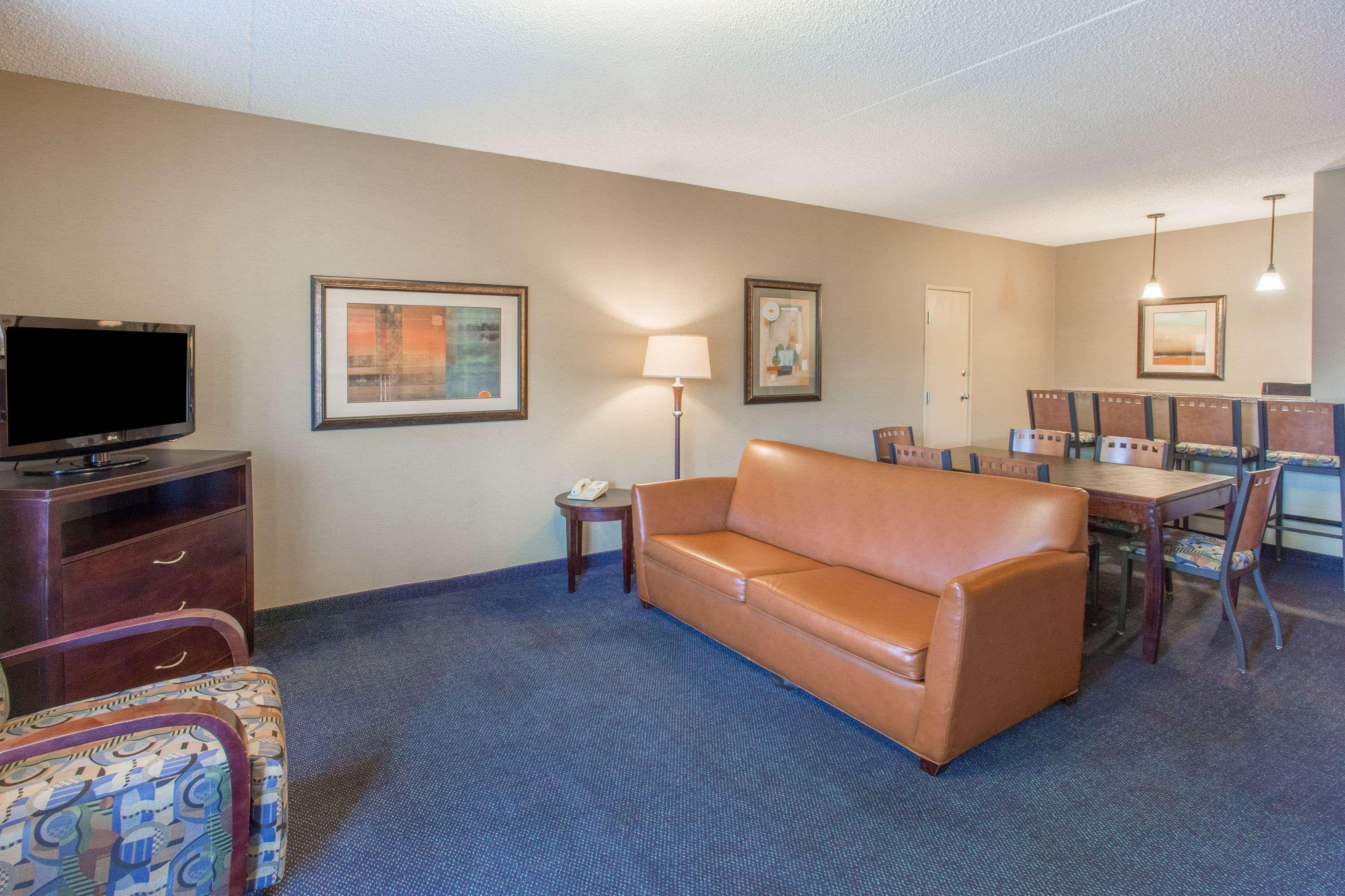 Days Inn & Suites By Wyndham Mesa Near Phoenix Екстериор снимка