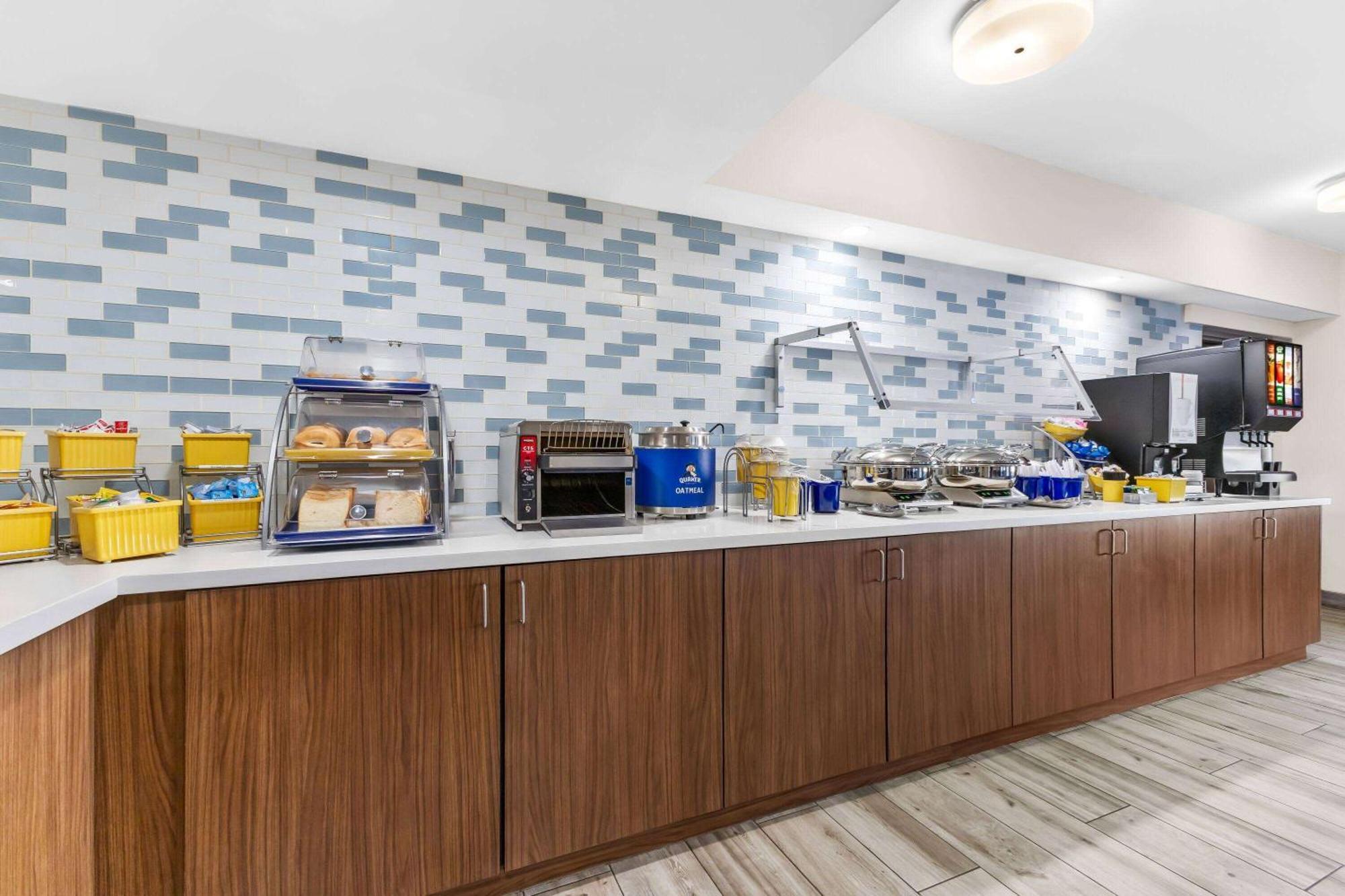 Days Inn & Suites By Wyndham Mesa Near Phoenix Екстериор снимка