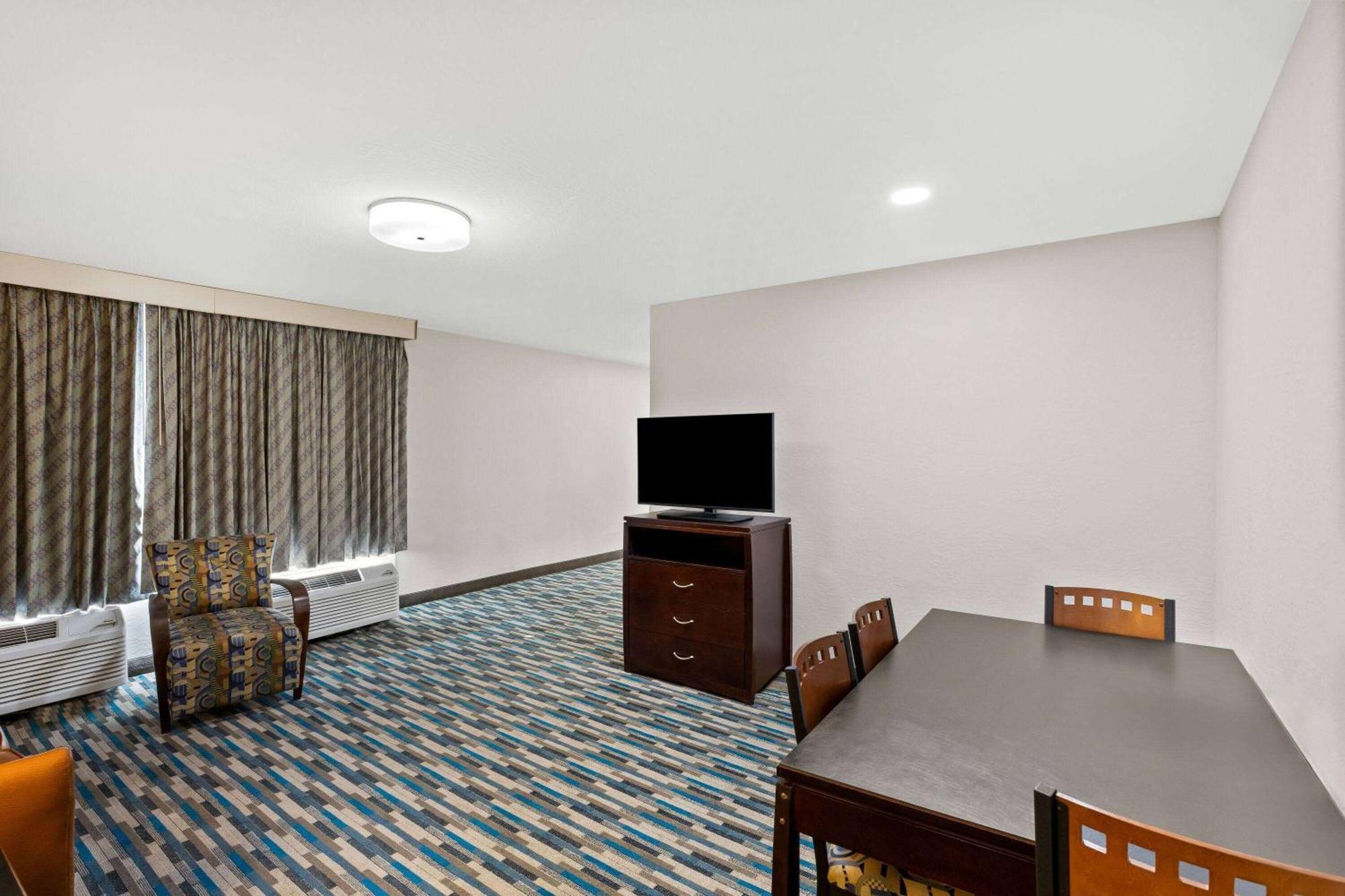Days Inn & Suites By Wyndham Mesa Near Phoenix Екстериор снимка