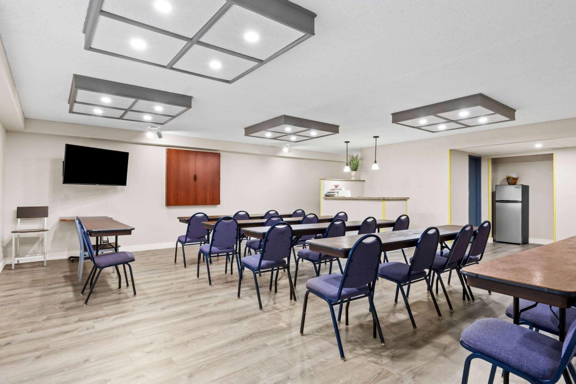Days Inn & Suites By Wyndham Mesa Near Phoenix Екстериор снимка