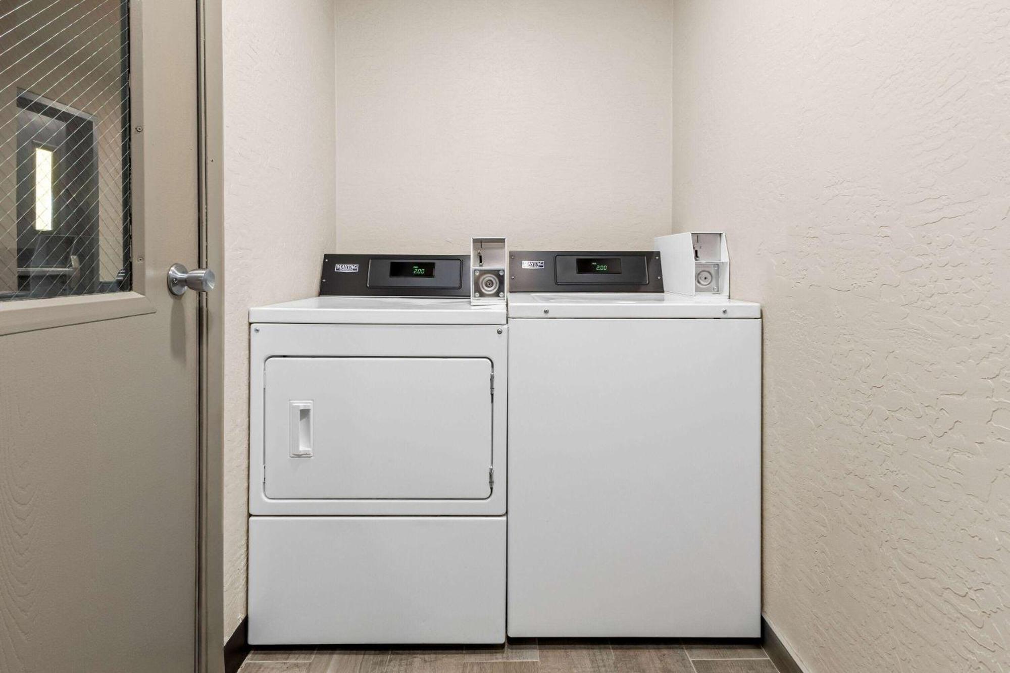 Days Inn & Suites By Wyndham Mesa Near Phoenix Екстериор снимка
