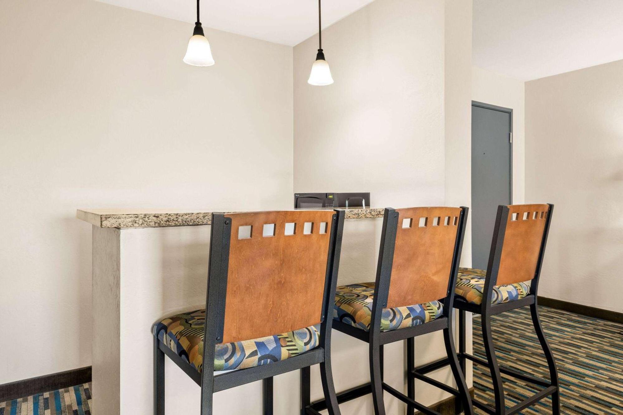 Days Inn & Suites By Wyndham Mesa Near Phoenix Екстериор снимка