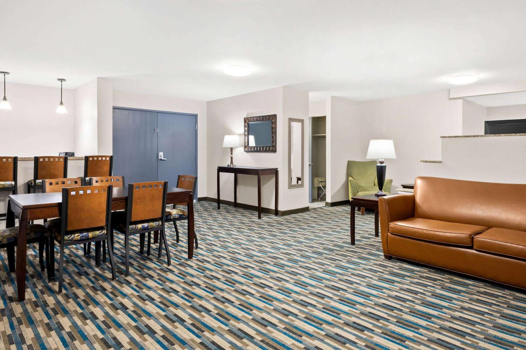 Days Inn & Suites By Wyndham Mesa Near Phoenix Екстериор снимка