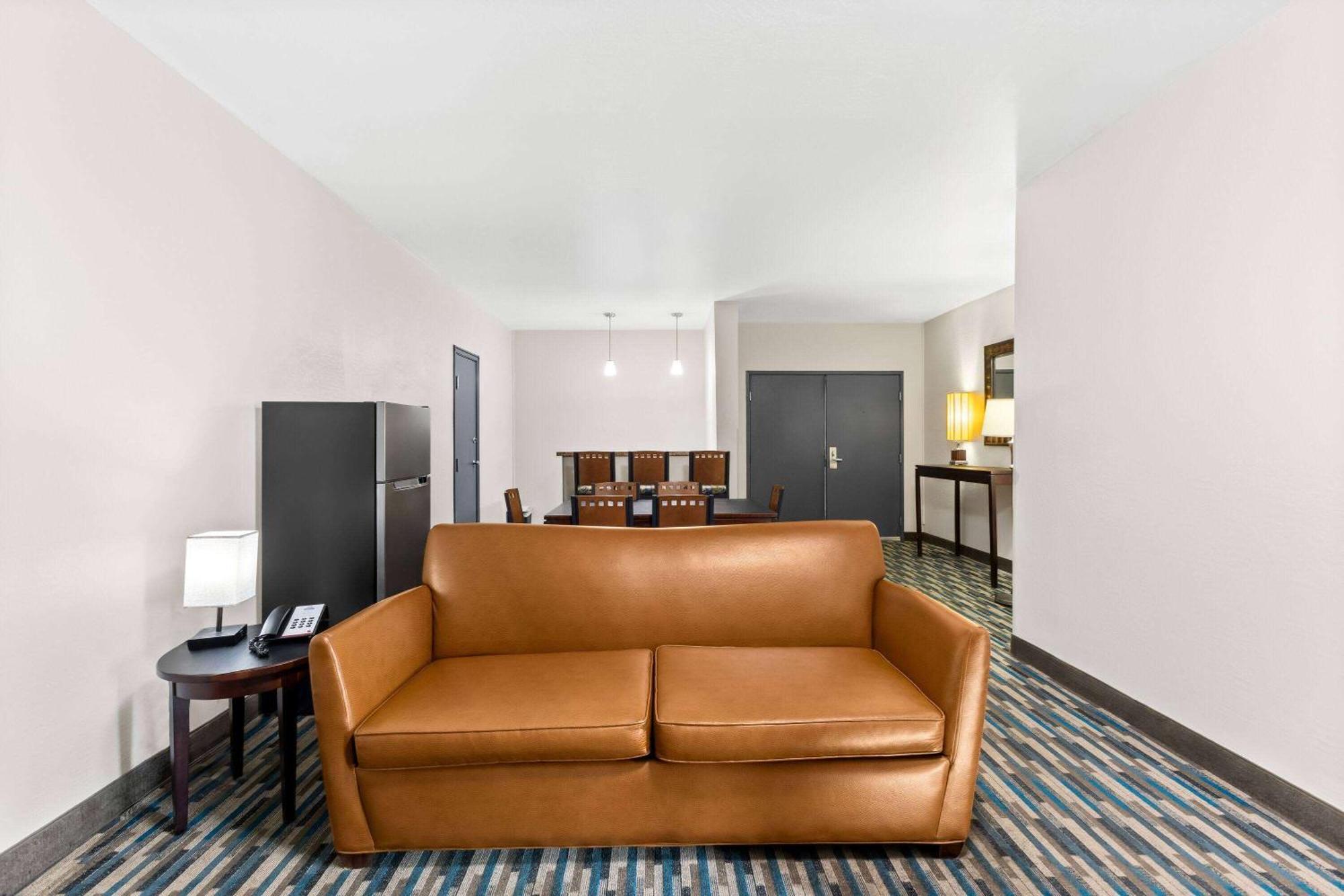 Days Inn & Suites By Wyndham Mesa Near Phoenix Екстериор снимка