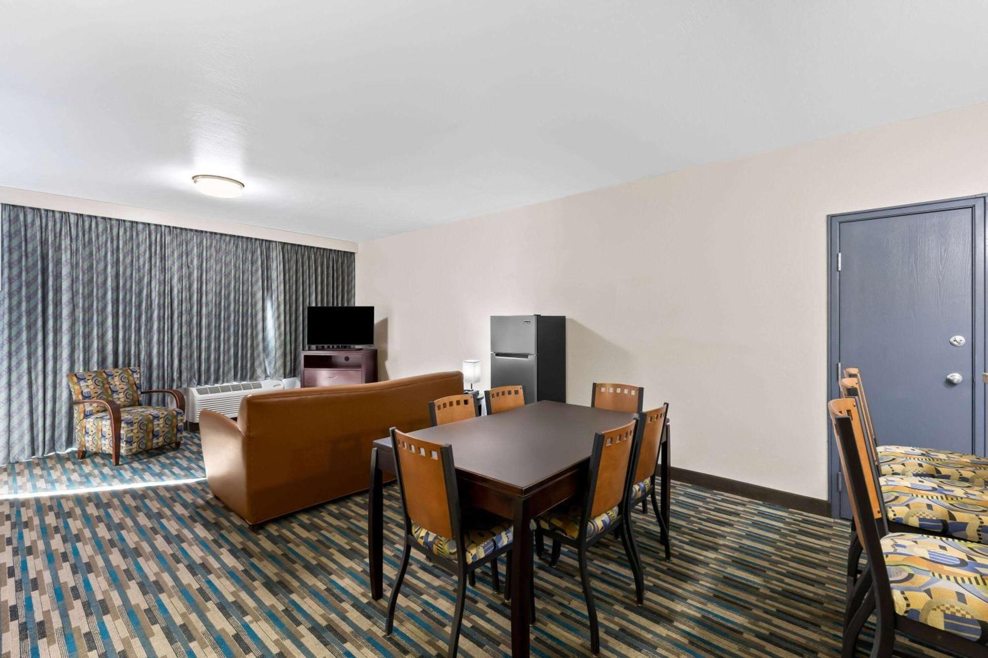 Days Inn & Suites By Wyndham Mesa Near Phoenix Екстериор снимка