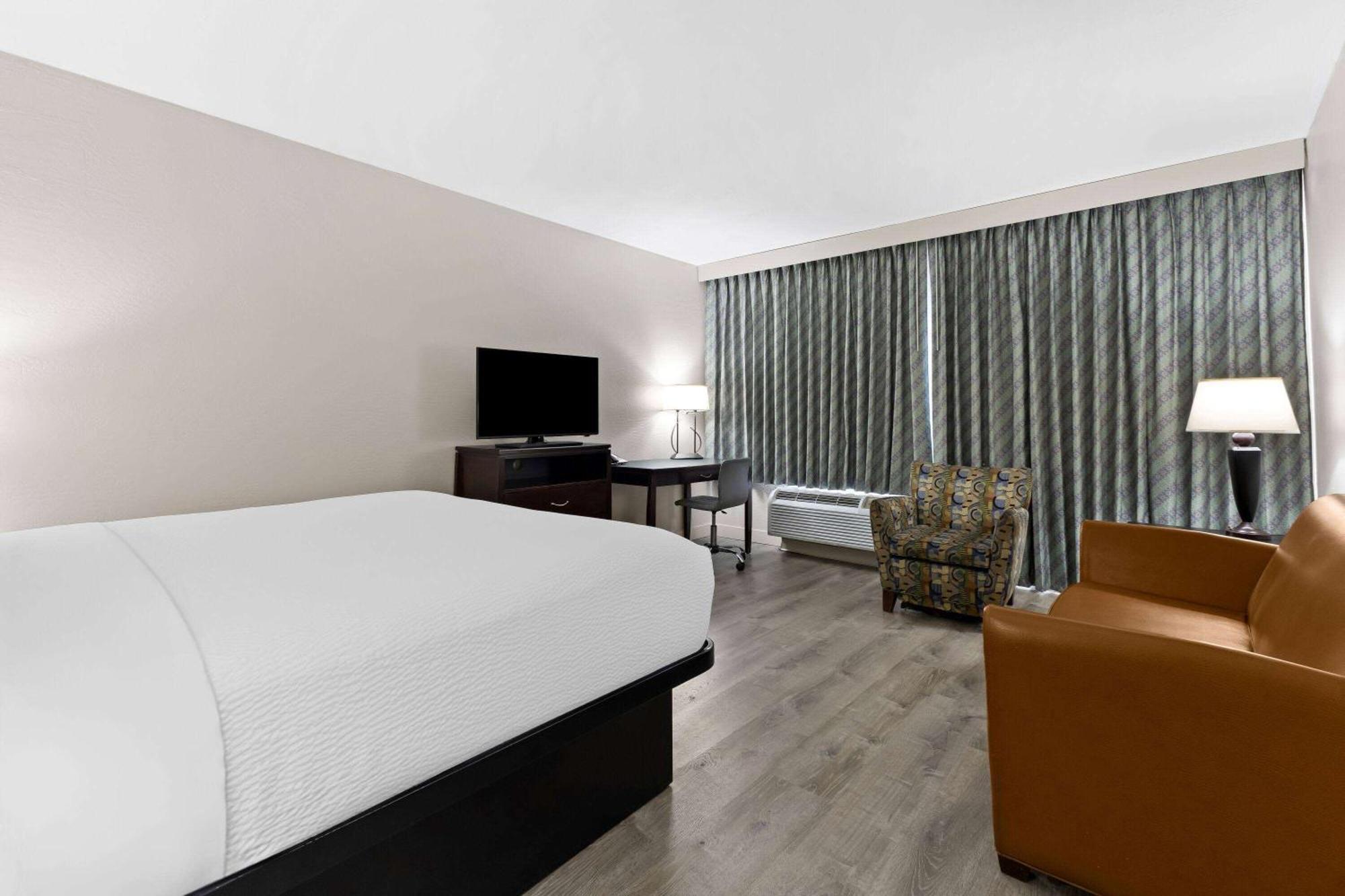 Days Inn & Suites By Wyndham Mesa Near Phoenix Екстериор снимка