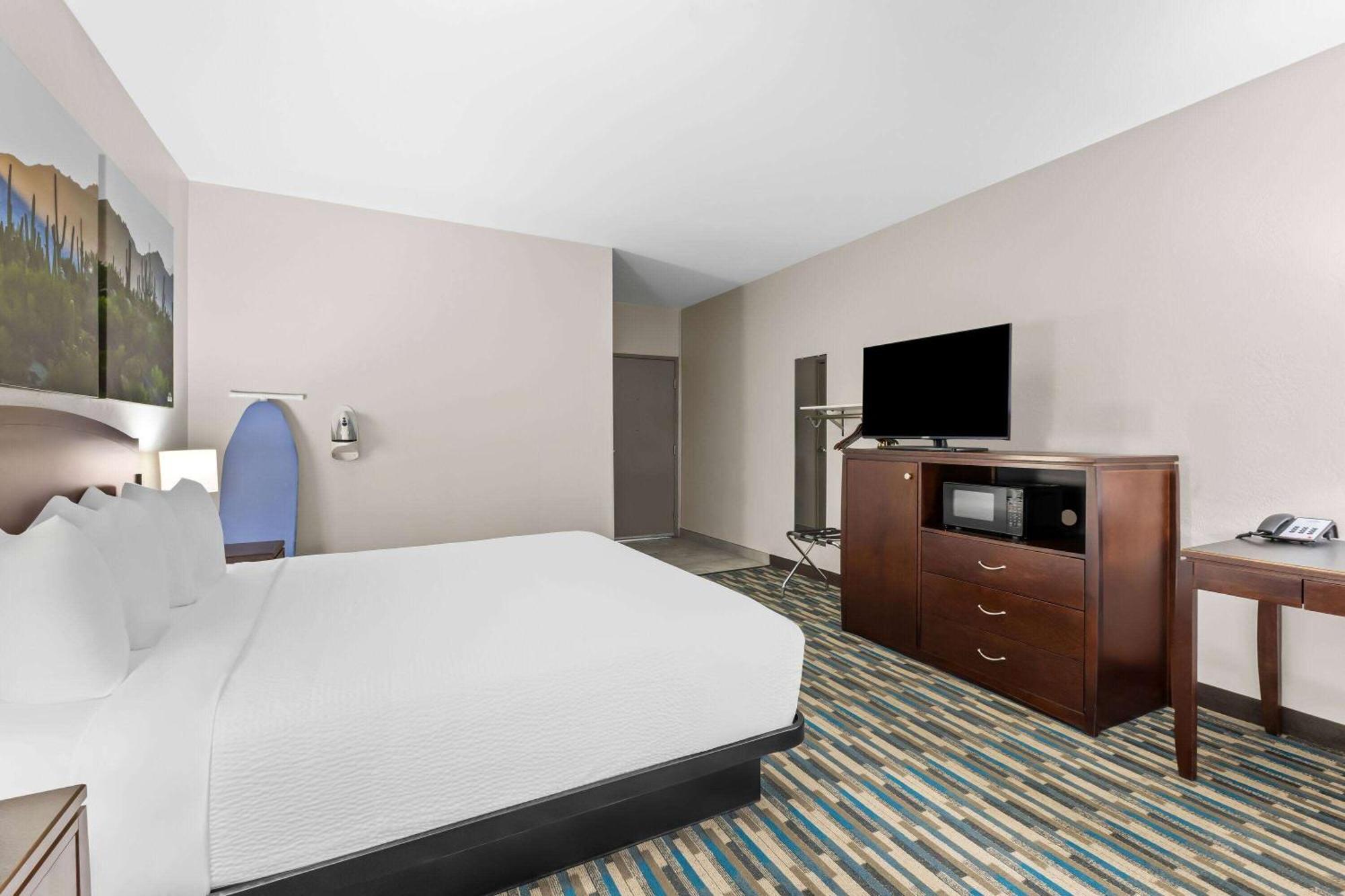 Days Inn & Suites By Wyndham Mesa Near Phoenix Екстериор снимка