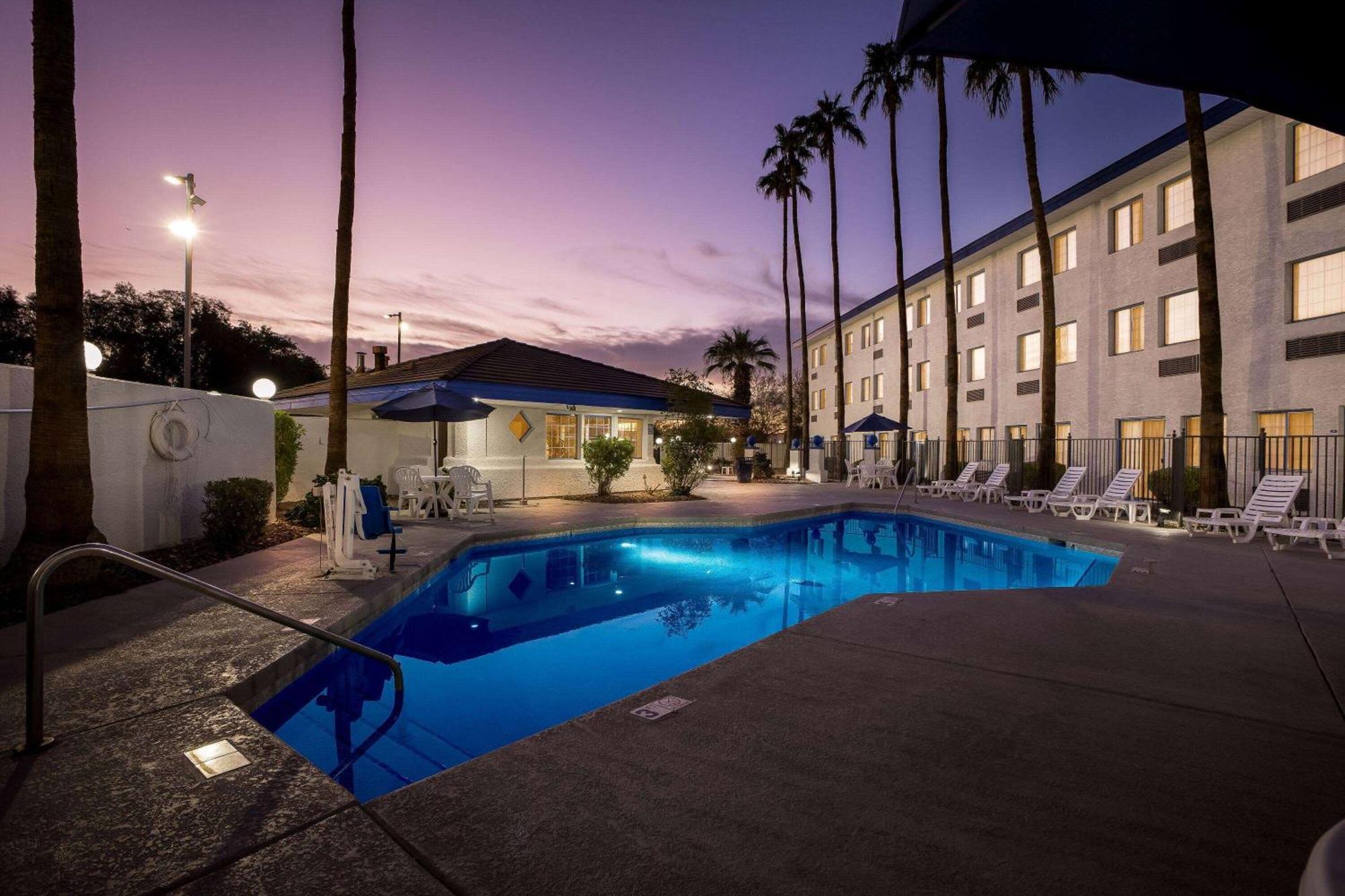 Days Inn & Suites By Wyndham Mesa Near Phoenix Екстериор снимка