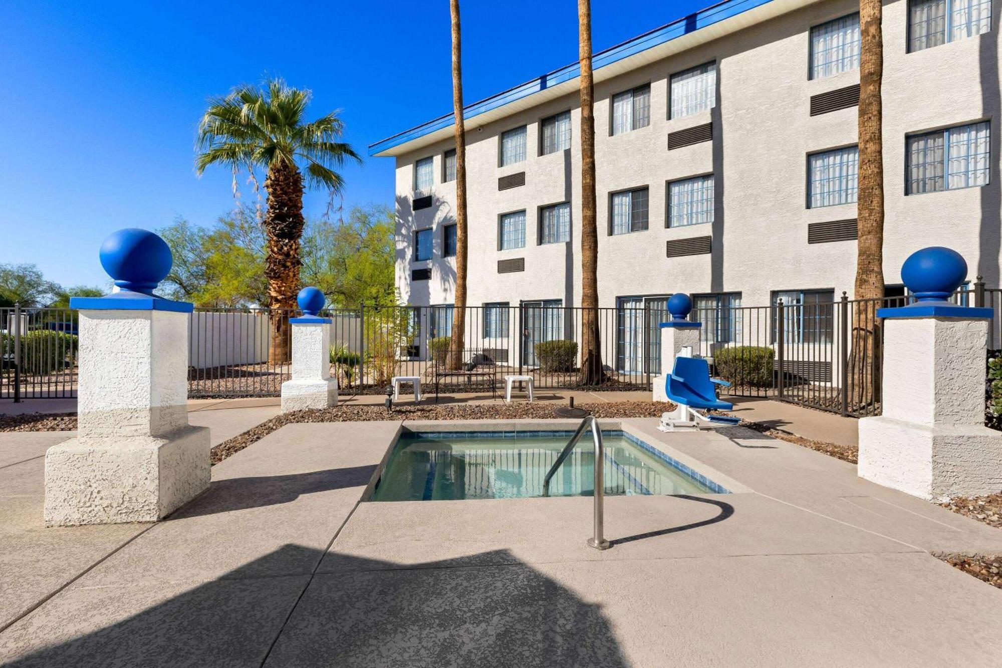 Days Inn & Suites By Wyndham Mesa Near Phoenix Екстериор снимка