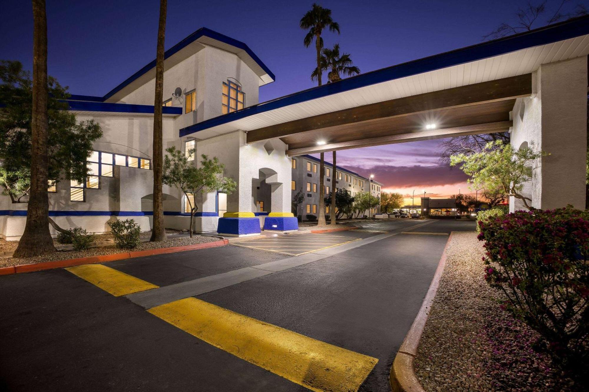 Days Inn & Suites By Wyndham Mesa Near Phoenix Екстериор снимка