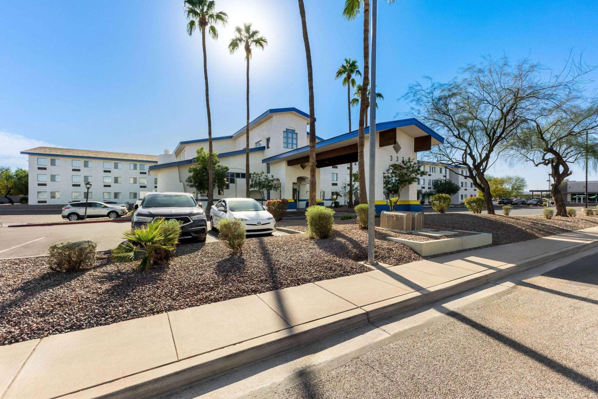 Days Inn & Suites By Wyndham Mesa Near Phoenix Екстериор снимка