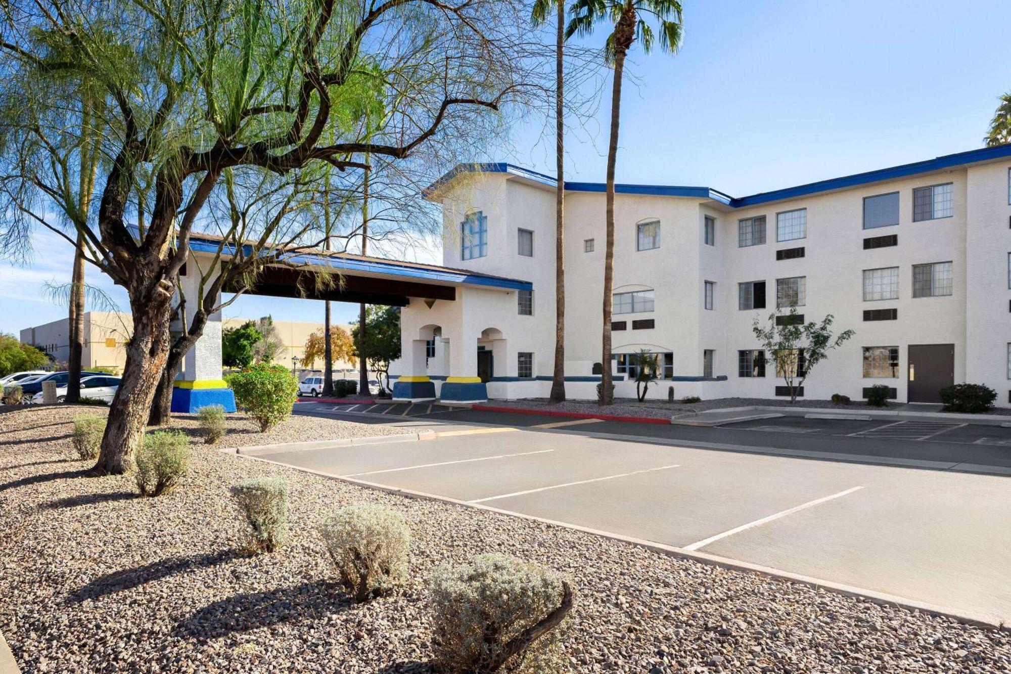 Days Inn & Suites By Wyndham Mesa Near Phoenix Екстериор снимка