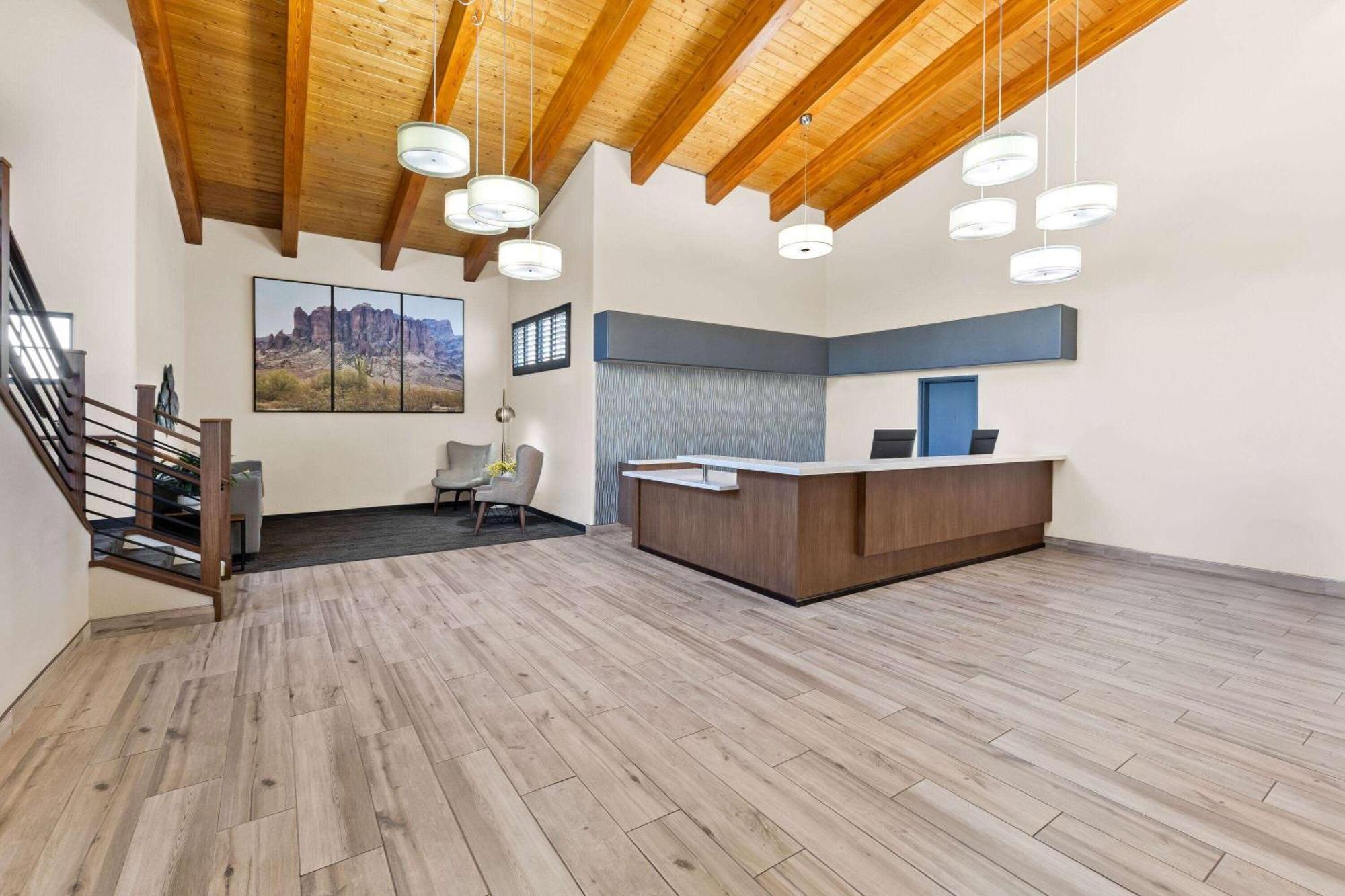 Days Inn & Suites By Wyndham Mesa Near Phoenix Екстериор снимка